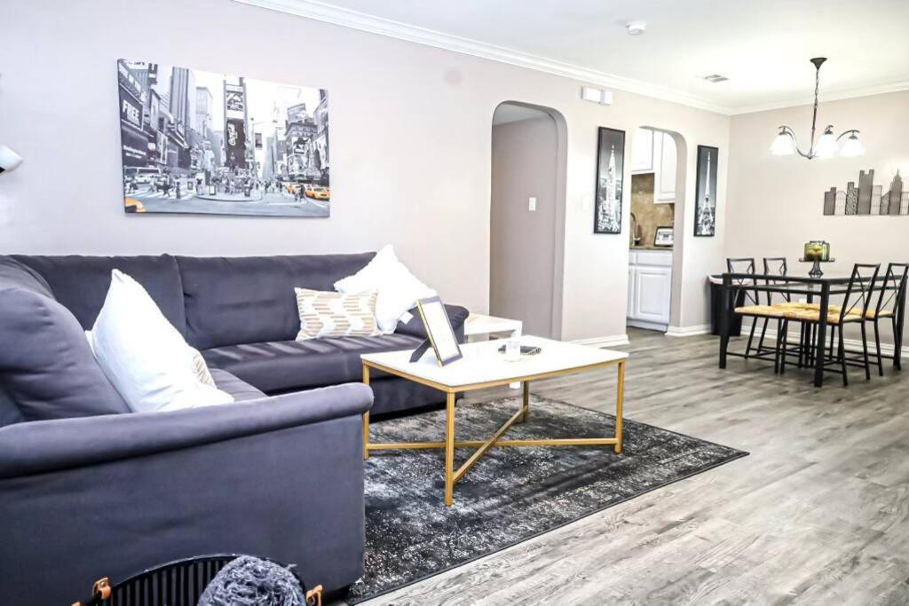 Comfy Two-Bedroom Apartment In Арлингтън Екстериор снимка