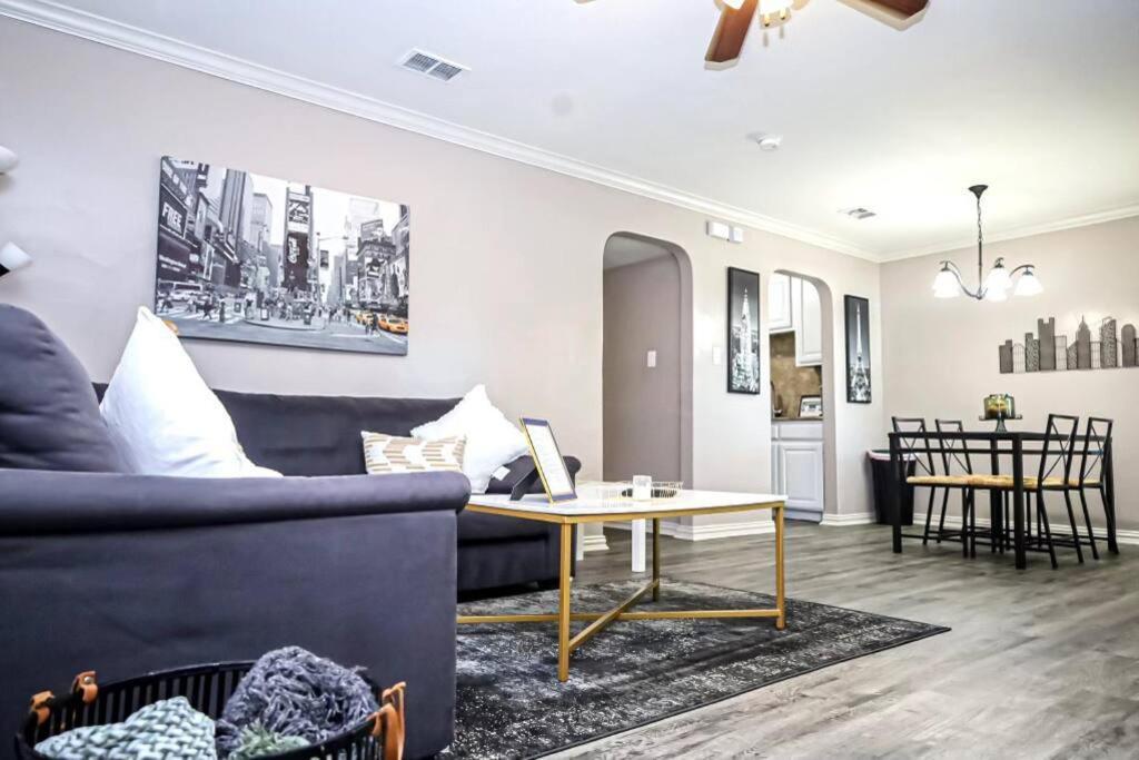 Comfy Two-Bedroom Apartment In Арлингтън Екстериор снимка