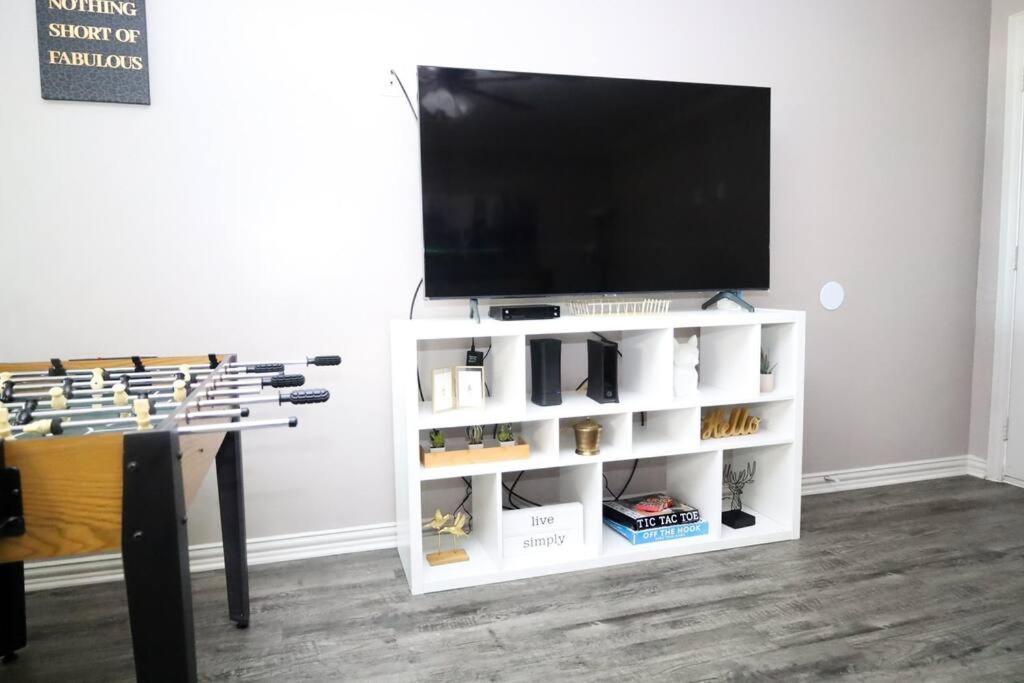 Comfy Two-Bedroom Apartment In Арлингтън Екстериор снимка